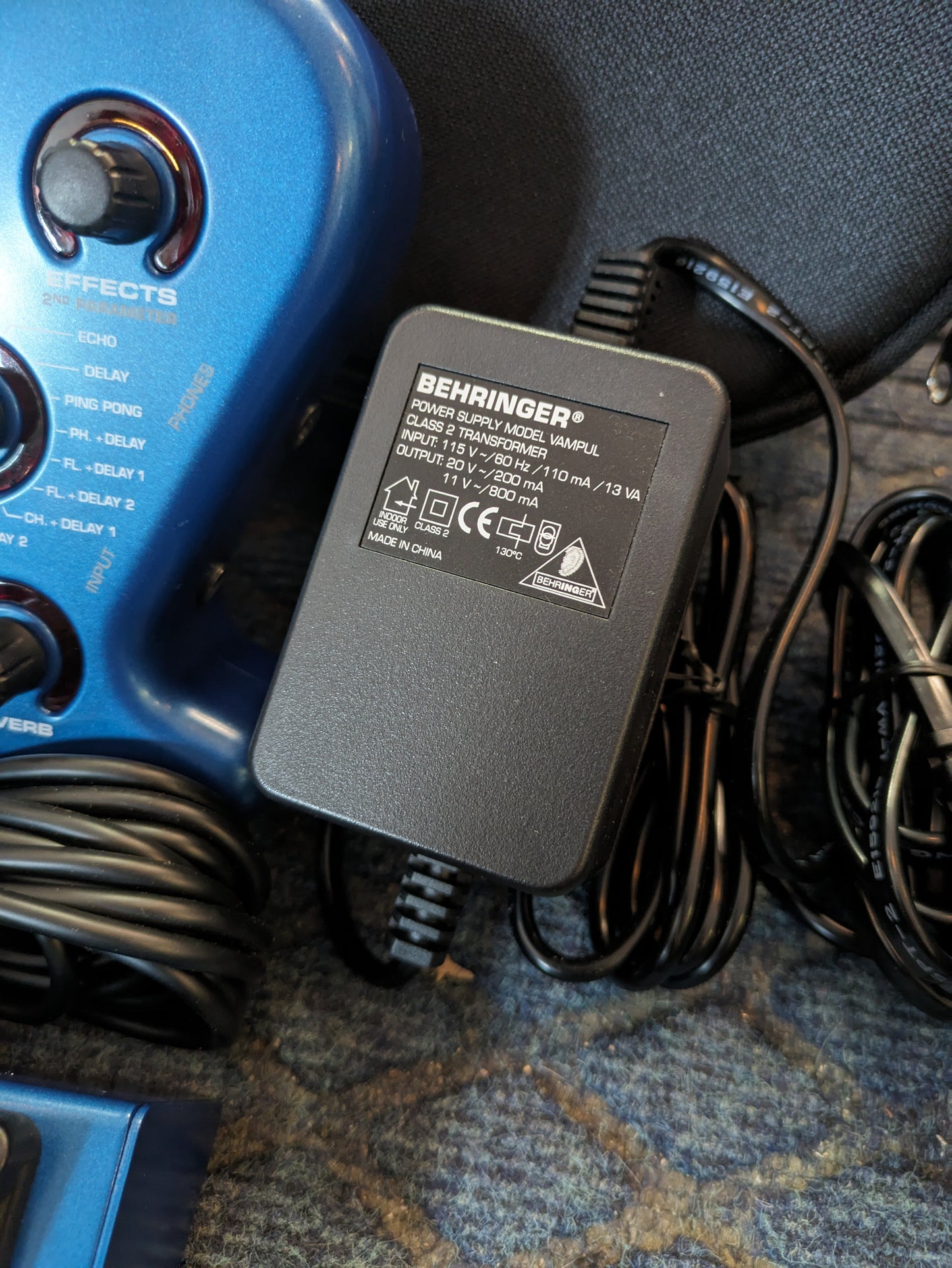 Behringer V-AMP 2 Guitar Amp Modeling Pod 2001 (Bag/Power/Footswitch/Box) #L0138880153