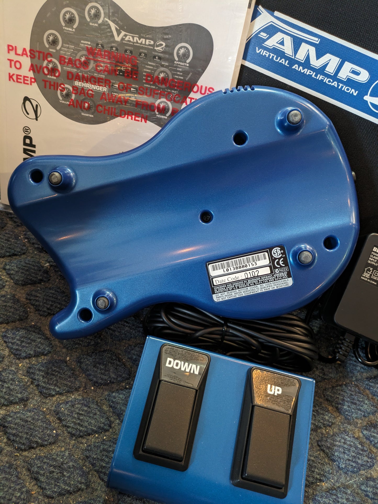 Behringer V-AMP 2 Guitar Amp Modeling Pod 2001 (Bag/Power/Footswitch/Box) #L0138880153